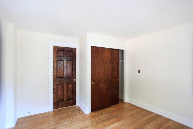 Building Photo - 66 Barnett St