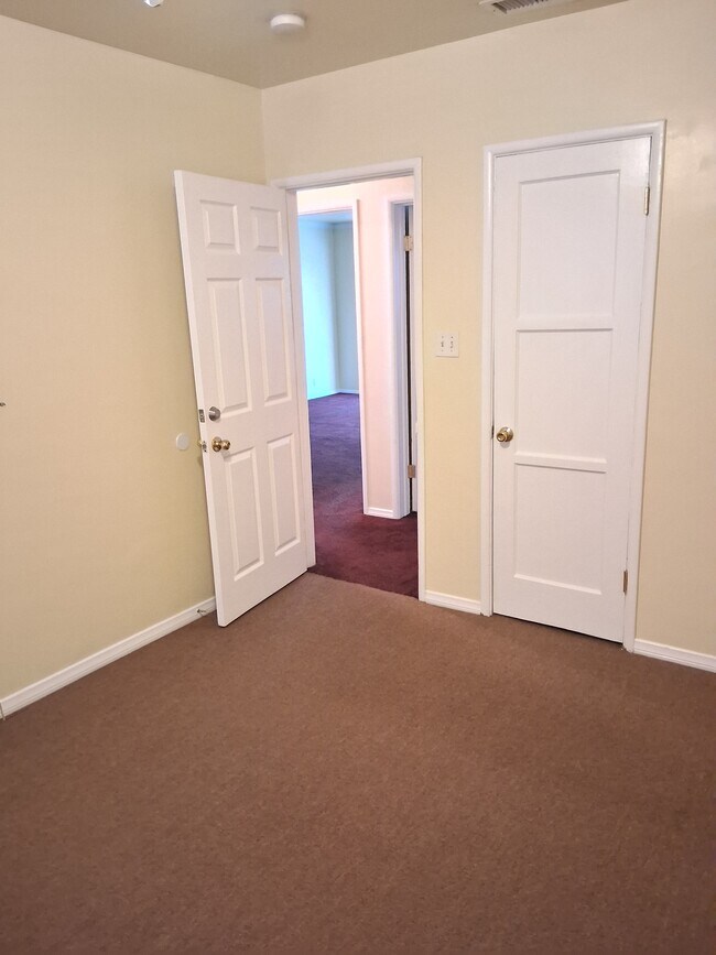 Front House Master Bedroom - 2724 W Caldwell St