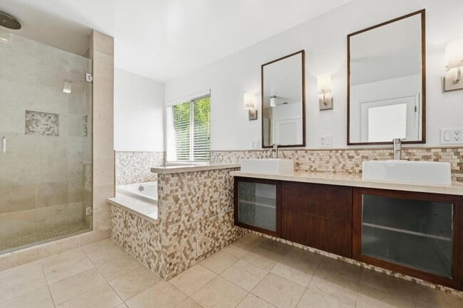 Building Photo - 1225 Avenida Fragata