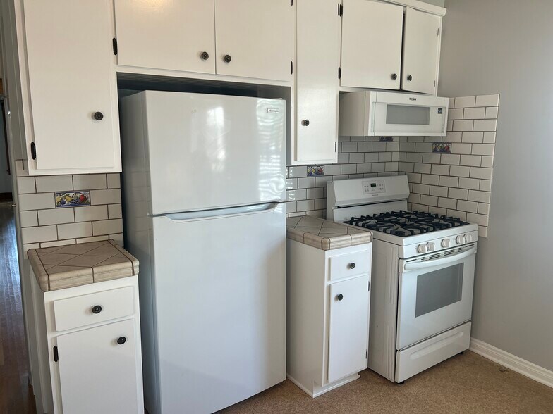 Building Photo - 4190 Lincoln Ave