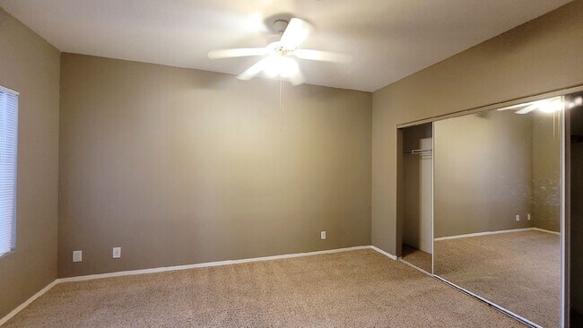 Building Photo - 1900 N Torrey Pines Dr