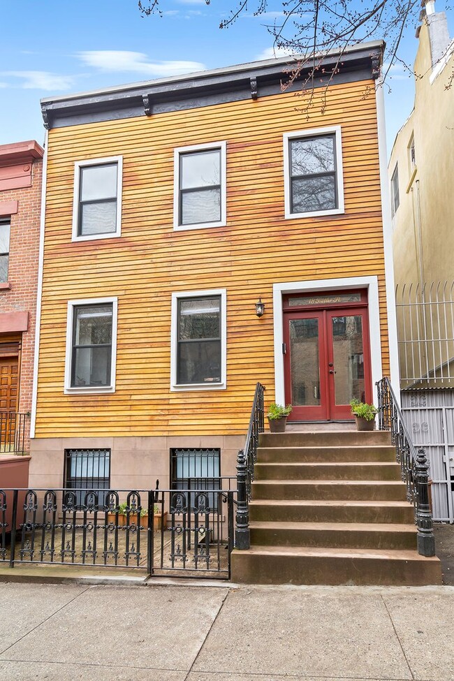 Building Photo - 18 Butler St