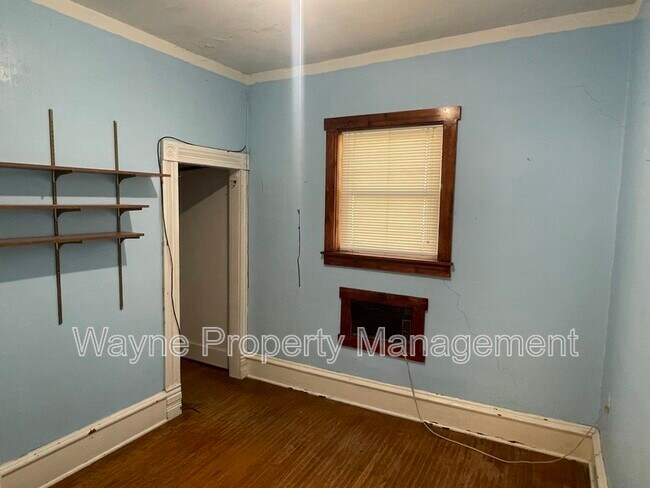 Building Photo - 516 N Cadwell Ave