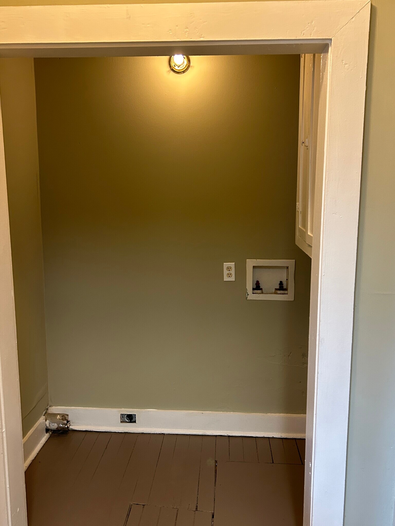 Washer dryer hookups - 309 Fredrica Ave
