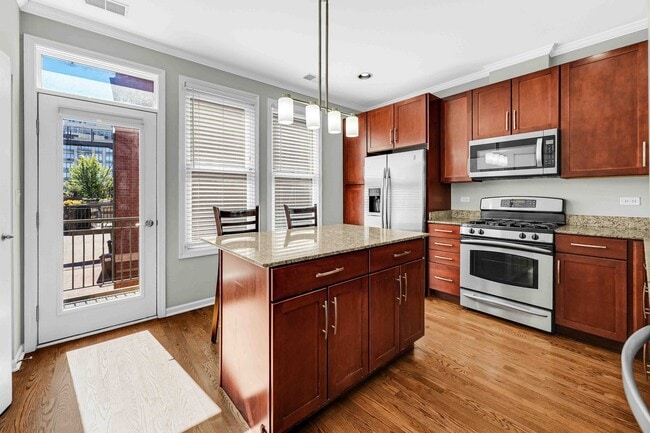 Building Photo - 1040 N Kingsbury St