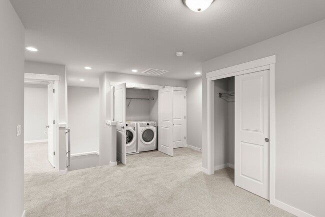 Building Photo - Corner Lot 3 Bedroom Home in Happy Valley