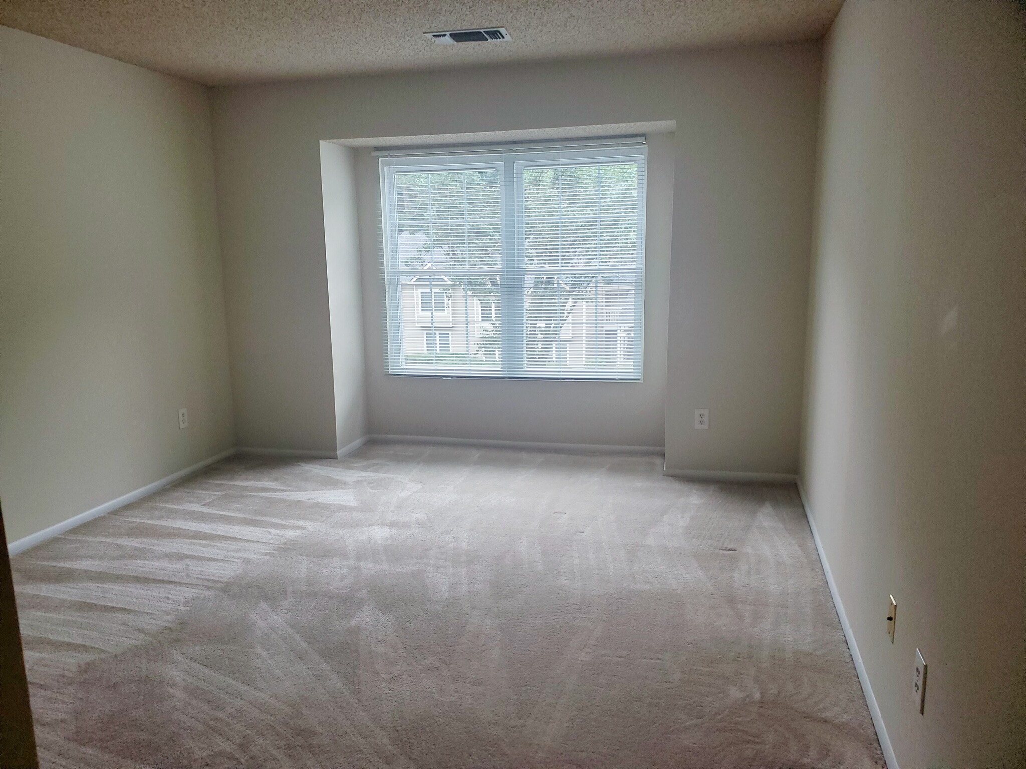 Building Photo - 14 Springhedge Ct St