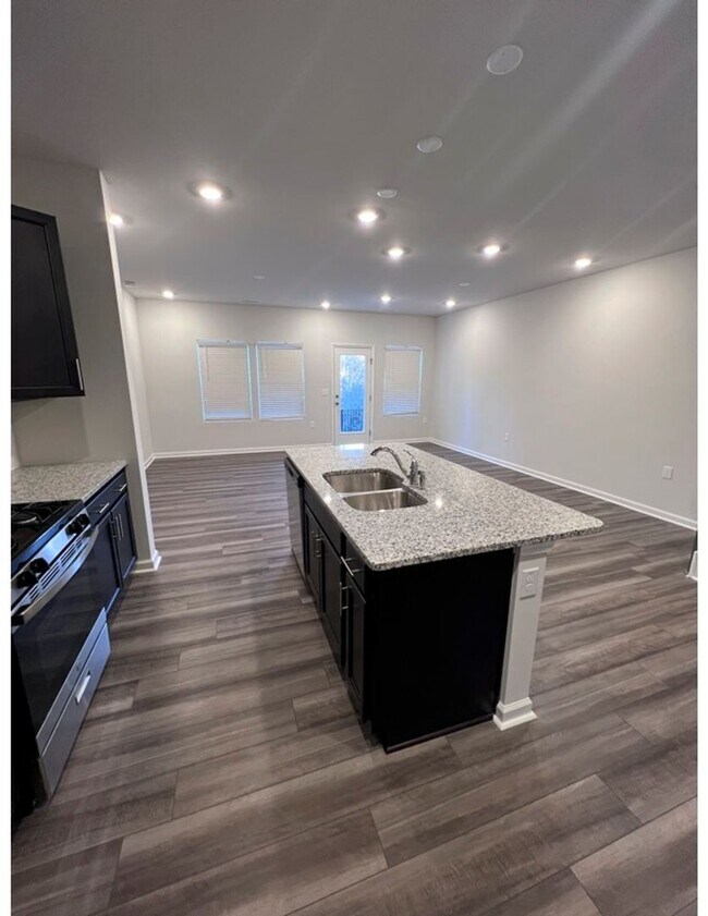 Building Photo - Three Bedroom Home