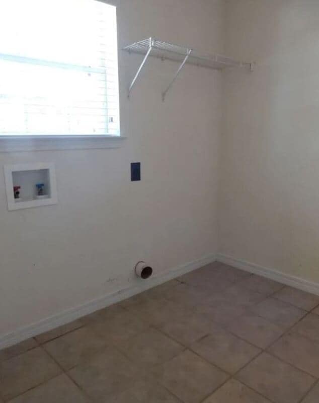 Building Photo - 604 E Shipwreck Rd