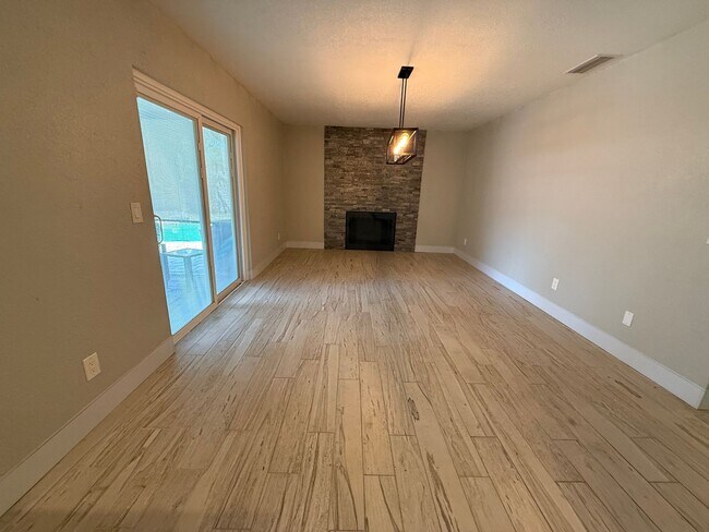 Building Photo - 602 Pine Forest Dr