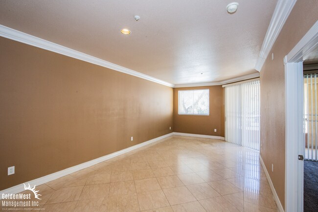 Building Photo - Fabulous 1Bdm 1Ba Condo in the Highly Desi...