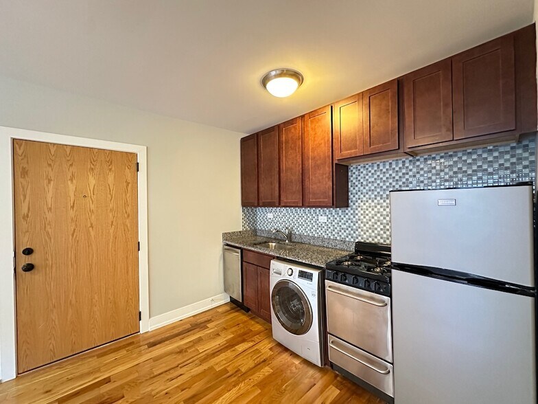 Building Photo - 562 W Arlington Pl