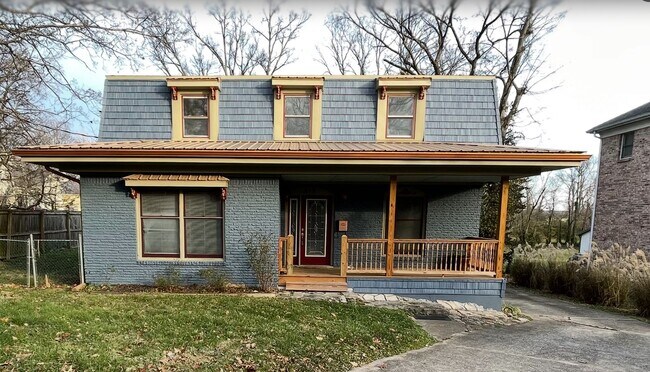 Primary Photo - Charming 4 Bedroom Home in Downtown Shelbyville – Prime Location & Classic Comfort