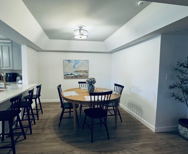 Building Photo - 12260 Sag Harbor Ct