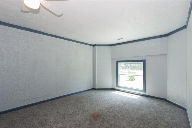 Building Photo - 504 Ash Ln