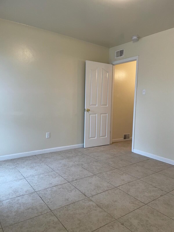 Building Photo - 1747 Morey St