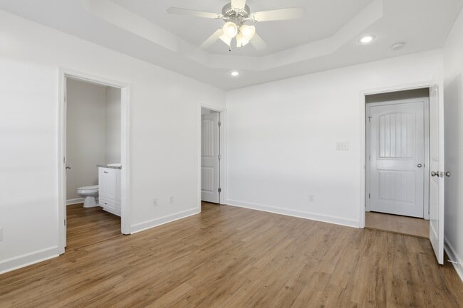 Building Photo - 100 Amandas Way