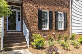 Building Photo - 125 Skylark Way
