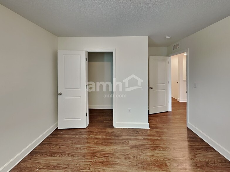 Building Photo - 315 Pine Terrace Dr