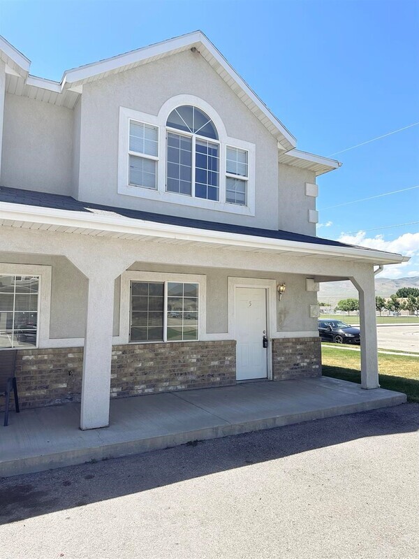Building Photo - 781 W 350 N