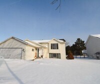 Building Photo - Spacious 4 bed 2 bath House For Rent