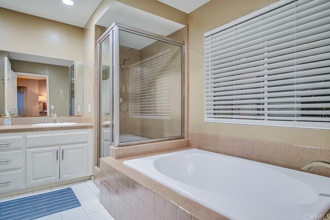 Building Photo - 7380 Live Oak Dr