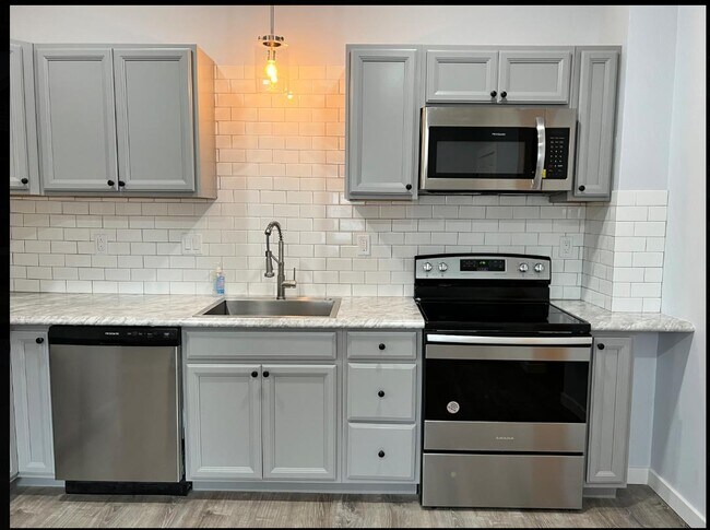 Building Photo - 304 N Linwood Ave