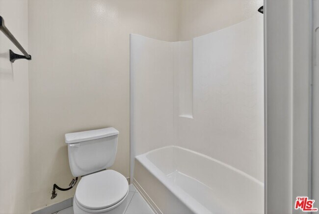 Building Photo - 5900 Canterbury Dr