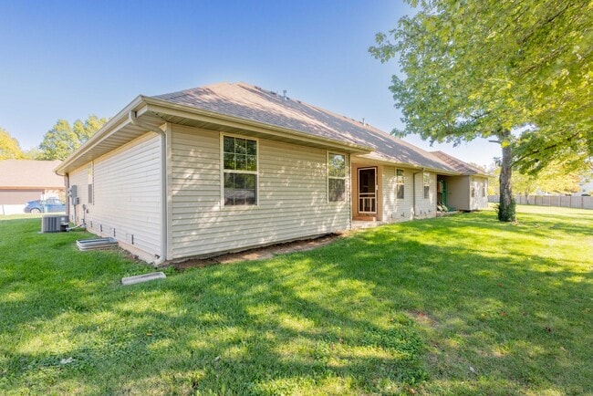Building Photo - NEW LUXURY DUPLEX in the sought-after Sout...