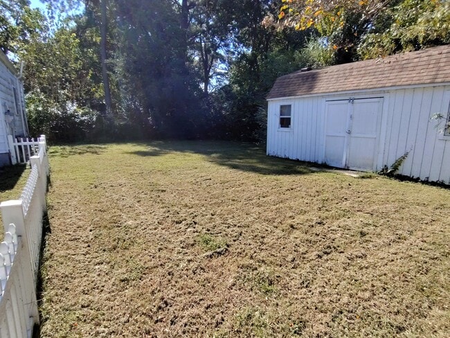 Building Photo - 1121 Elk Ave