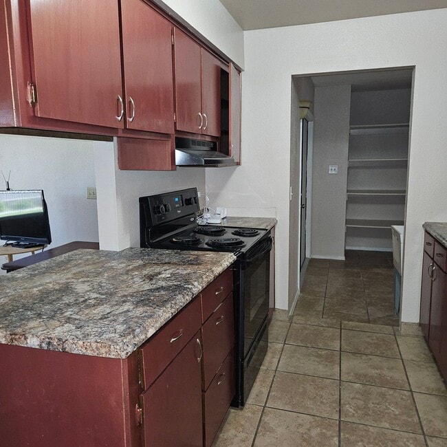 Building Photo - 3 bedroom/2 bath home for Rent