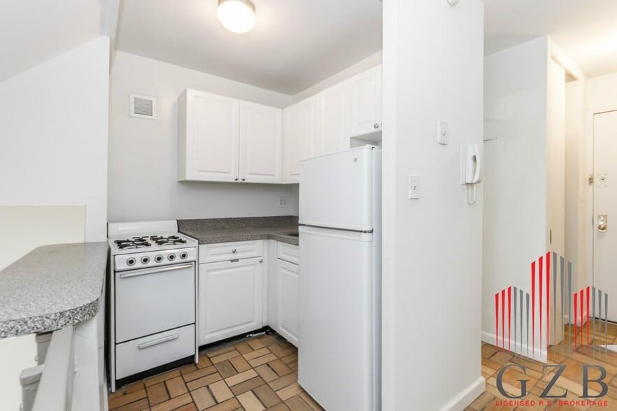 Building Photo - 5 E 32nd St