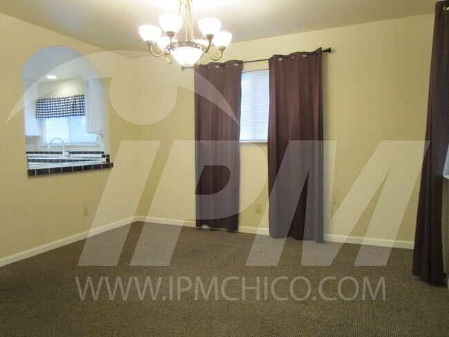 Building Photo - 143 W 3rd Ave