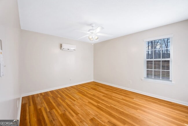 Building Photo - 252 Skyview Rd