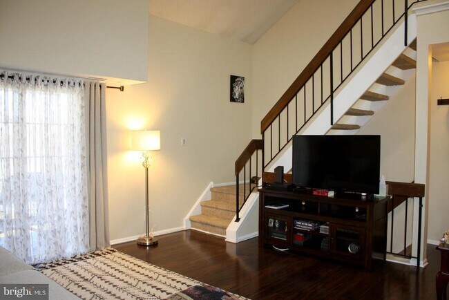 Building Photo - 1810 Society Pl