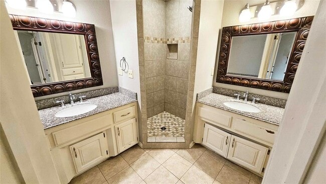 Building Photo - 1212 Knights Bridge Rd