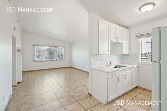 Building Photo - 824 47th St