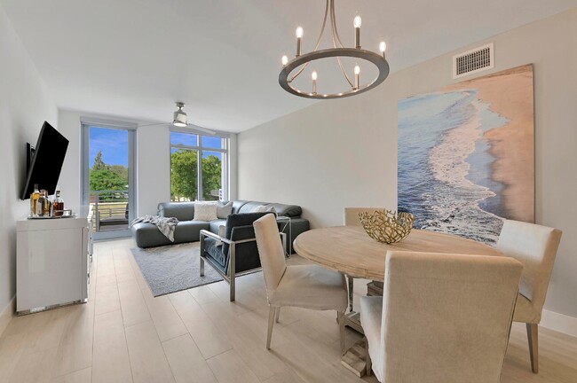 Building Photo - Southeast 1st Avenue, Delray Beach, FL 33444 - 2 BR 2 BA condo