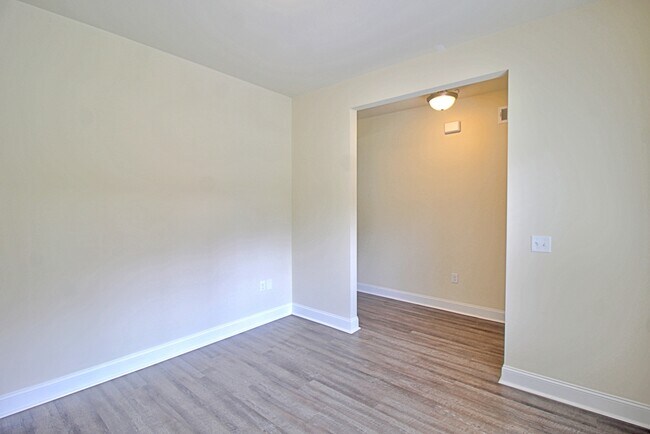 Building Photo - 711 Mill Creek Cir