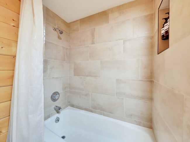 Building Photo - 656 Aspen Dr