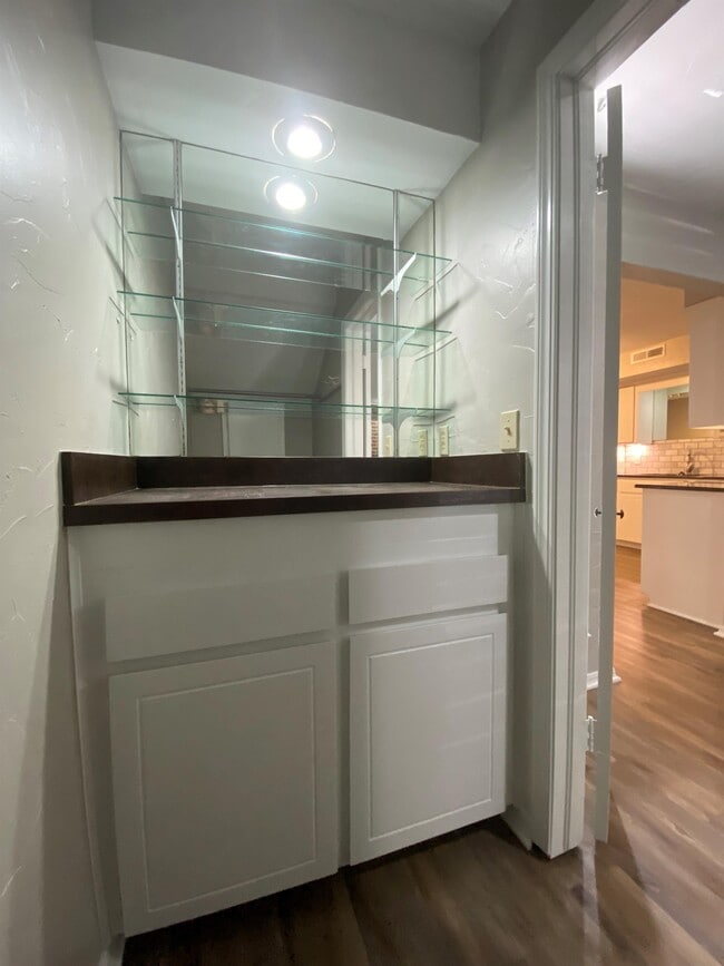 Building Photo - 10125 N Pennsylvania Ave