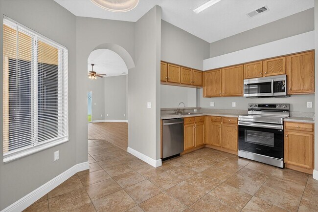 Building Photo - 557 Lindsay Anne Ct