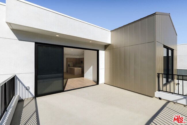 Building Photo - 3651 Regal Pl