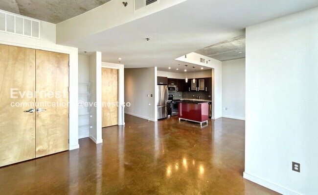 Building Photo - Modern 1-Bedroom Condo with City Views in Prime Nashville Location / Available Now!