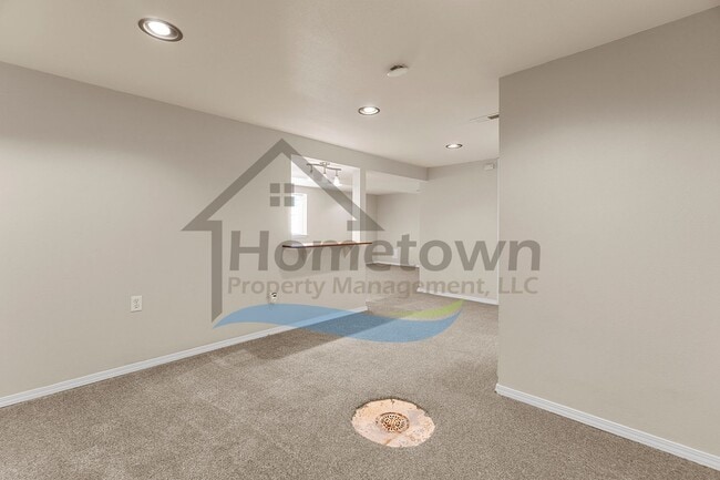 Building Photo - 4 Bedroom 2 Bathroom Home with a Fully Fen...