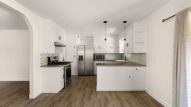 Building Photo - 2118 Fordham Ln