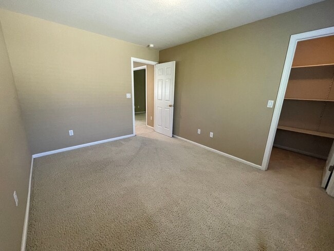 Building Photo - Kitchen Island, Covered Patio w/ Outdoor B...
