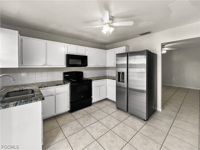 Building Photo - 2704 Owen Ave S