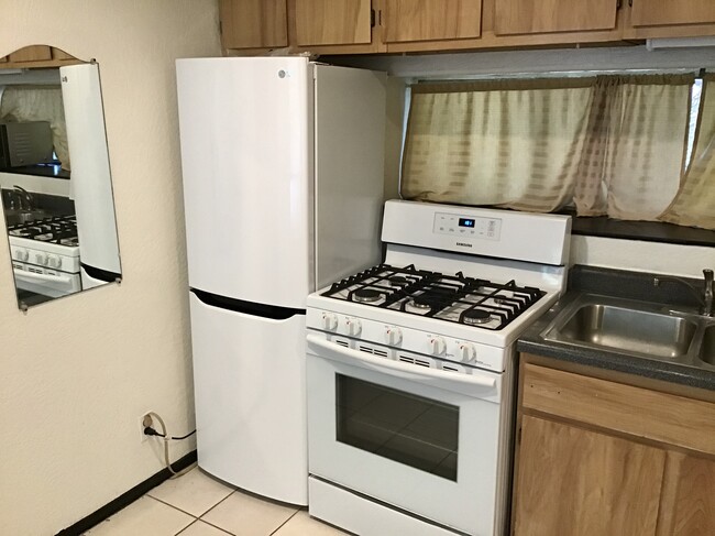 one year old appliances in perfect condition - 1236 Laguna Dr