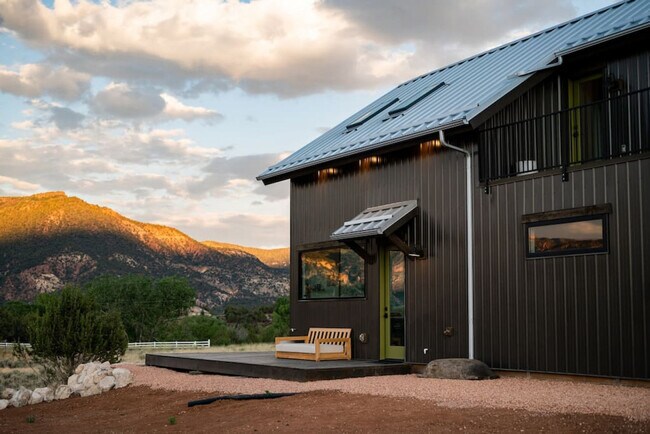 Building Photo - 2387 2500 E